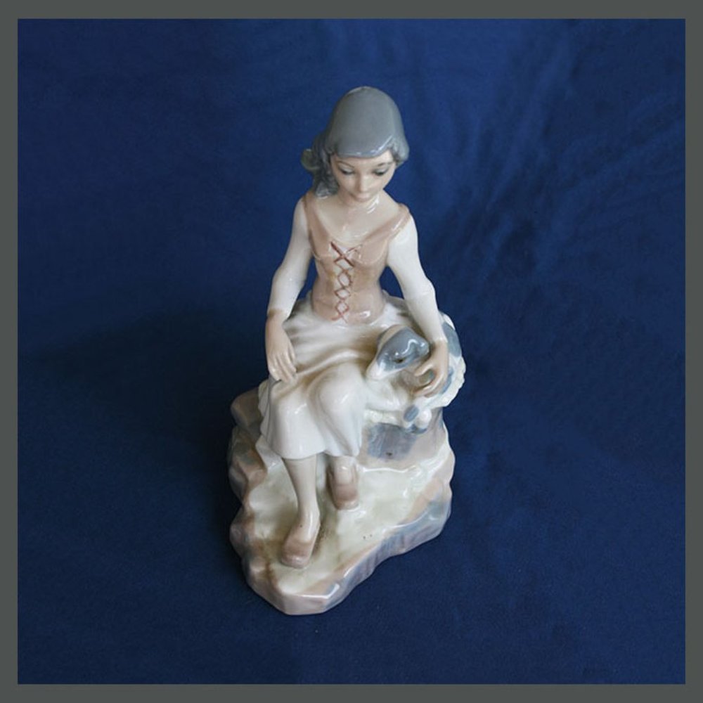 woman & dog figurine - Casades - made in Spain